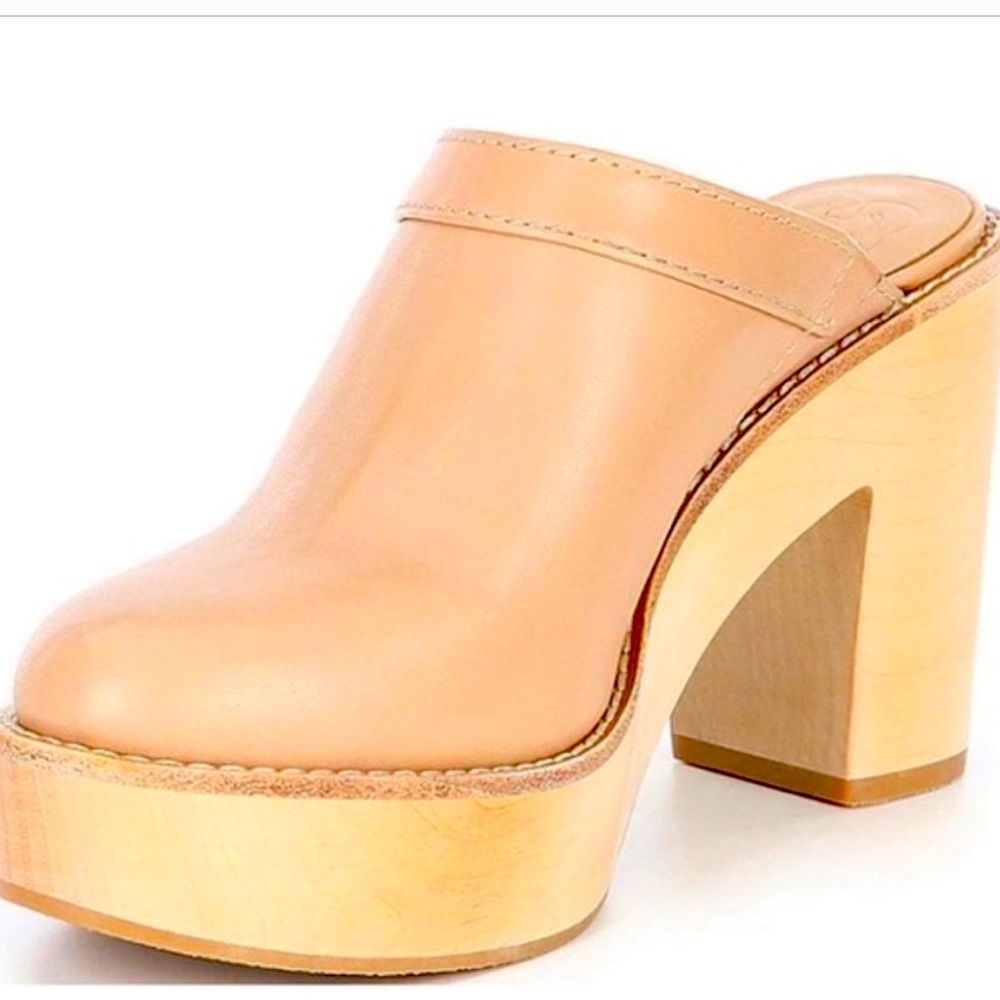 Kimberly Whitman Camellia Clogs, Size 7
